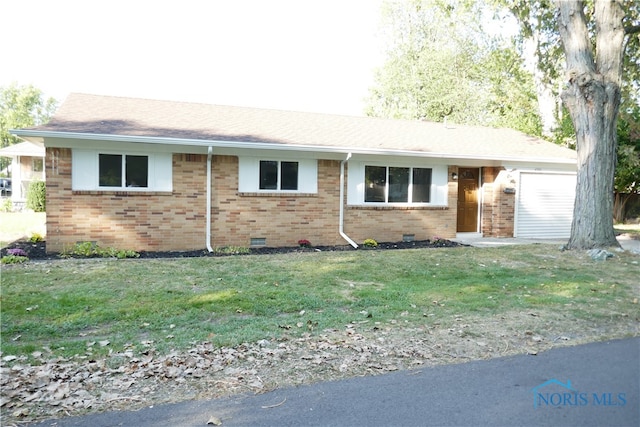 ranch-style house featuring a front yard