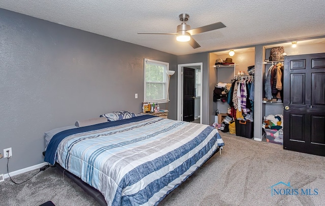 bedroom with ceiling fan, a textured ceiling, and carpet