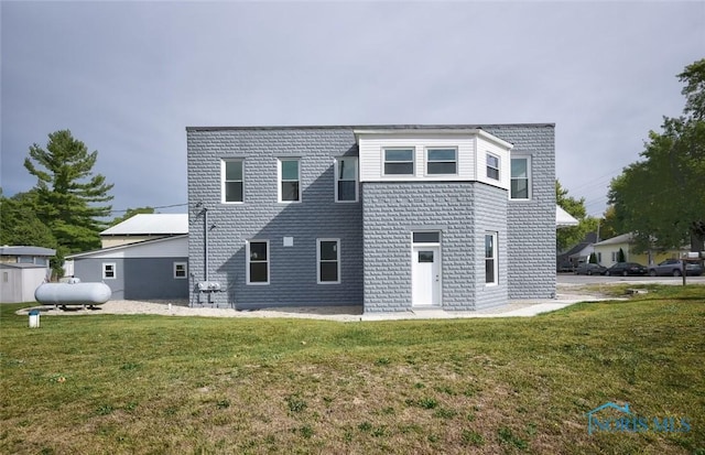 view of front of house with a front yard