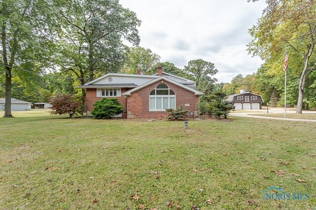 view of front facade with a garage and a front lawn