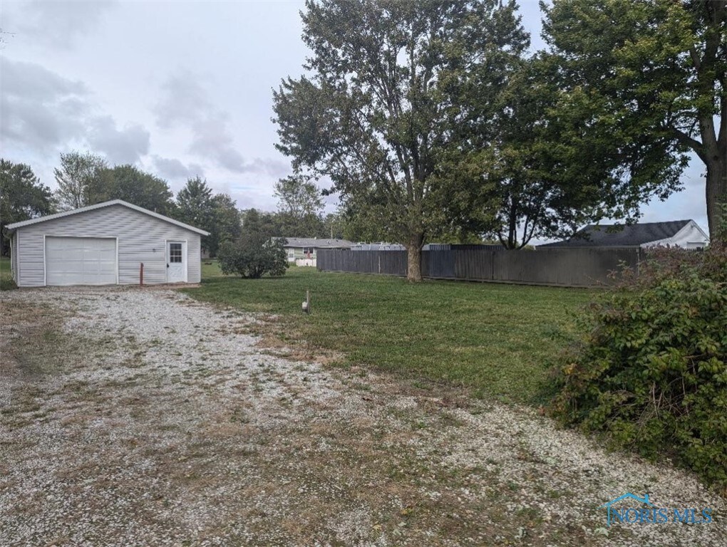 11628 Sugar Ridge Rd, Bowling Green, OH 43402 - photo 2