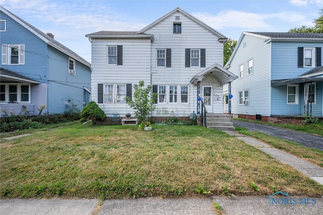 view of front facade with a front yard