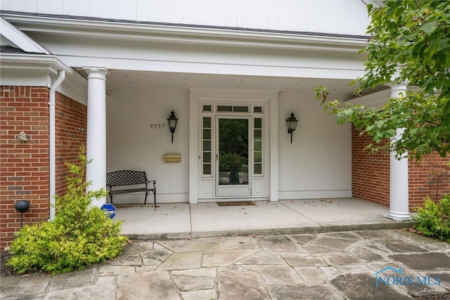 entrance to property featuring covered porch