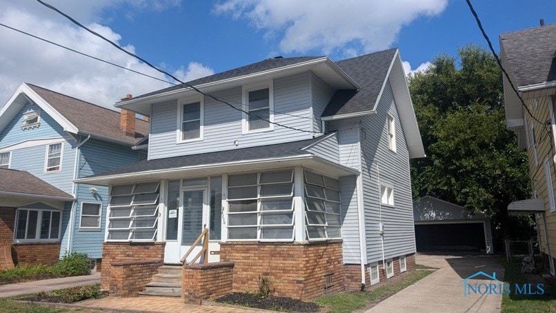 view of front of house with a garage