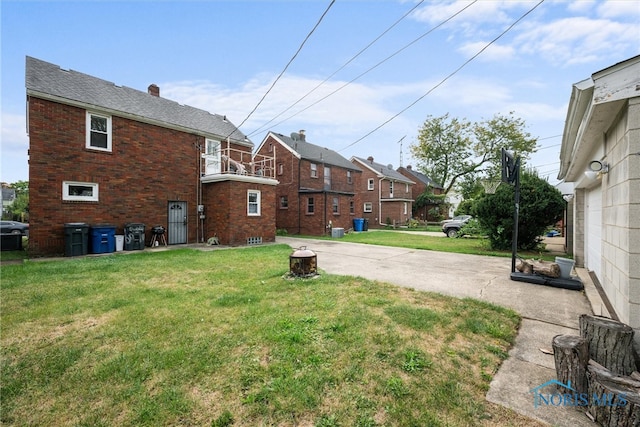 view of yard featuring a balcony