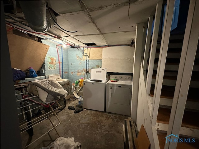 basement with washer and dryer