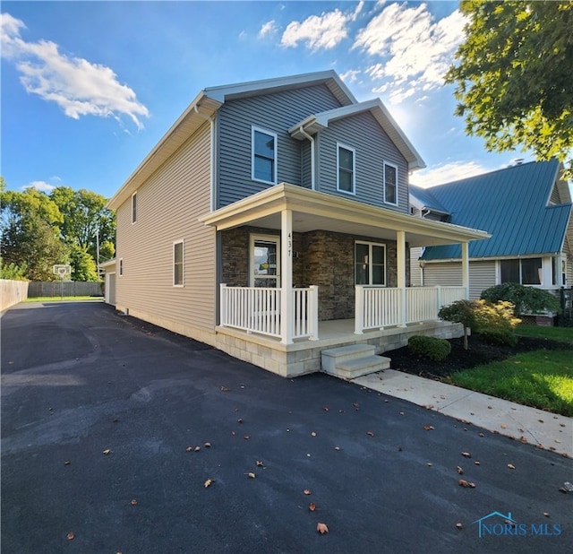 view of front of home featuring a porch