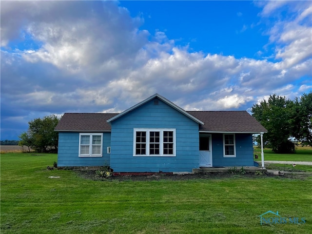 view of front of house with a front lawn