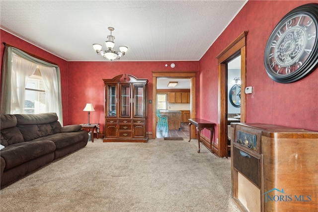 living room with light carpet, an inviting chandelier, and a textured ceiling