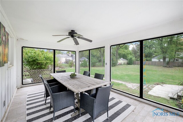 sunroom with ceiling fan