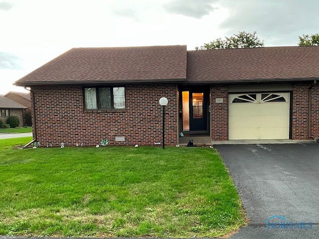 view of front of house featuring a front yard and a garage