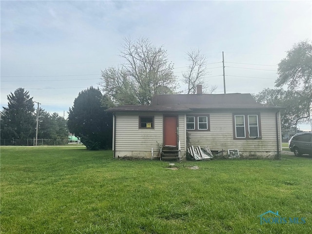 view of front of house featuring a front yard