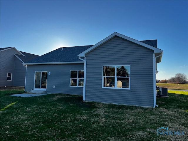 rear view of house featuring a yard