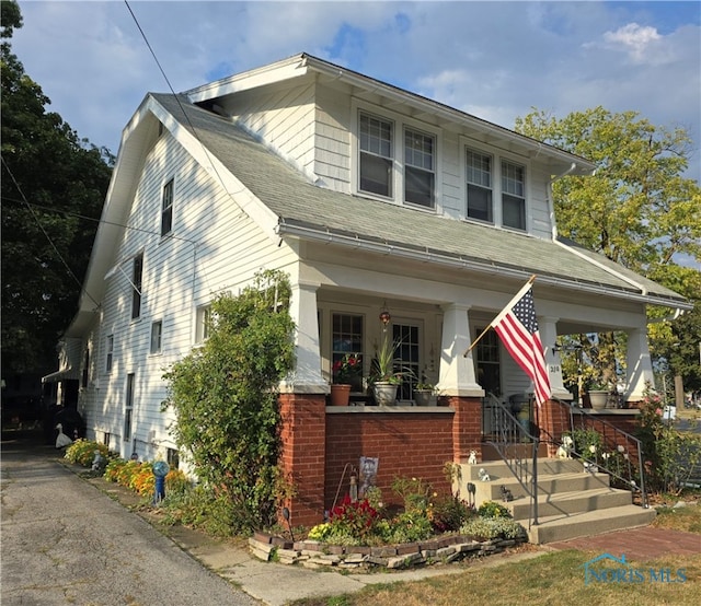 view of front of home featuring covered porch