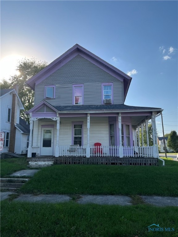 view of front facade with a porch and a front yard