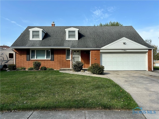 view of front of property featuring a front yard and a garage