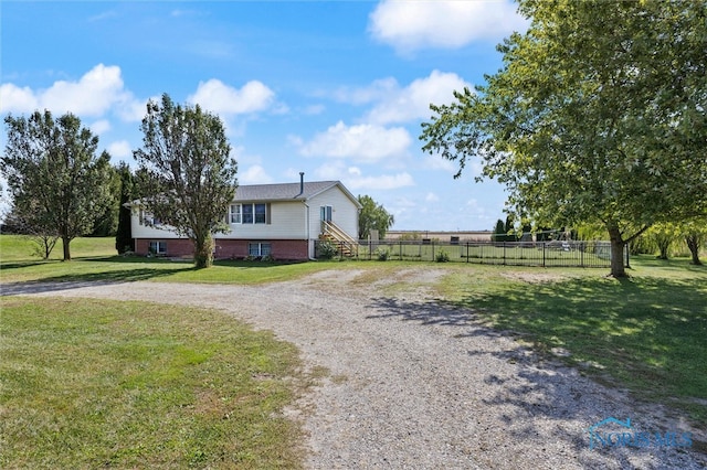 view of front of home featuring a front lawn