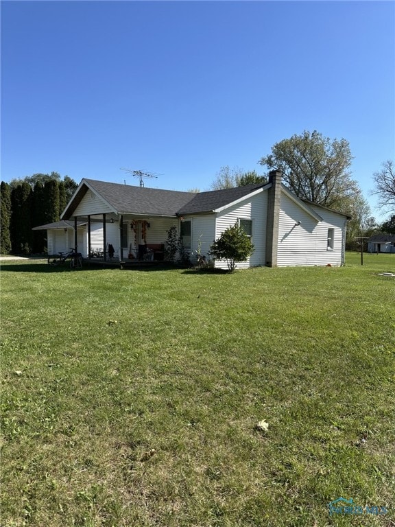 ranch-style home featuring a front yard