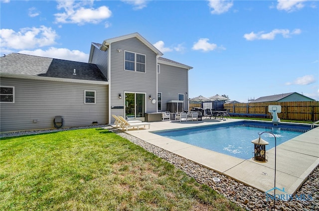 view of swimming pool with a patio and a lawn