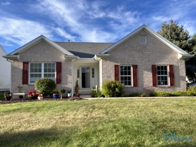 view of front of property with a front yard