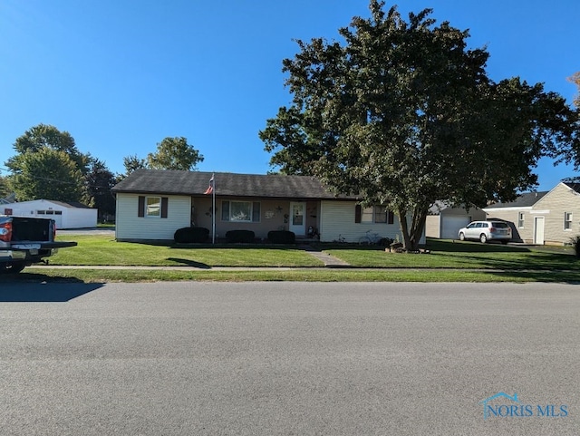 single story home with a front lawn