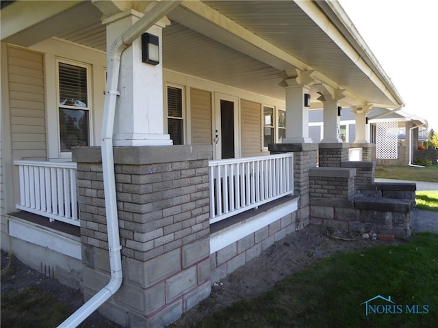 property entrance with covered porch