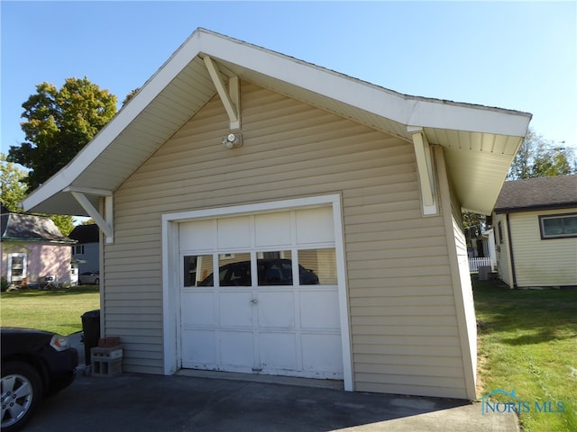 garage featuring a lawn