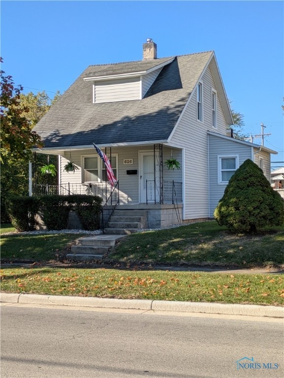 view of front of property with a front lawn and a porch