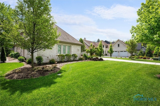 view of front of house featuring a front yard