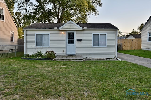 view of front of property with a yard