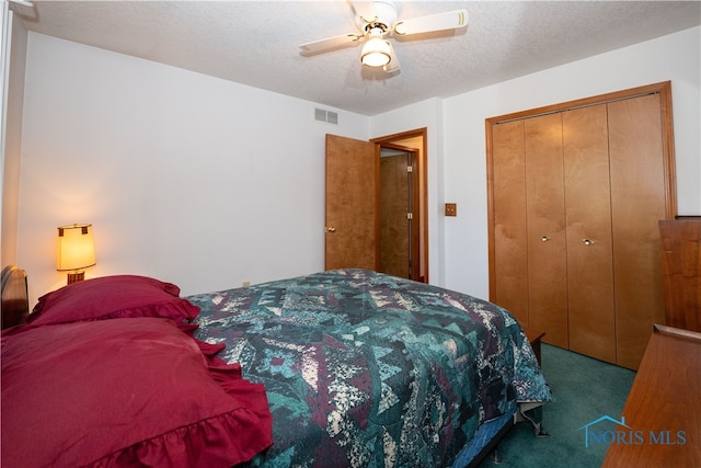 carpeted bedroom with a closet, ceiling fan, and a textured ceiling