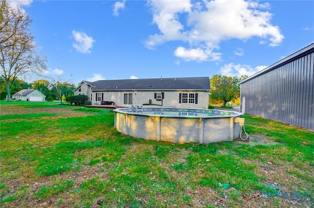 view of pool featuring a lawn