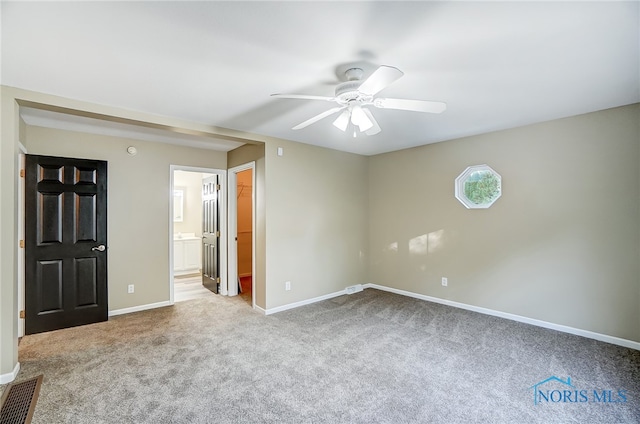 empty room featuring light carpet and ceiling fan