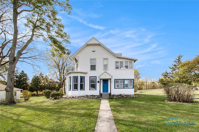 view of front of home featuring a front lawn