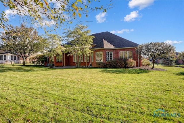 view of front of property with a front yard