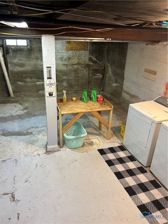 basement with washing machine and dryer