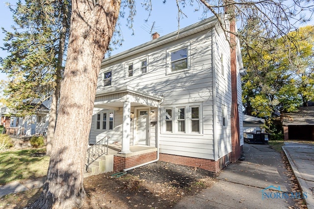 view of front of property featuring a porch