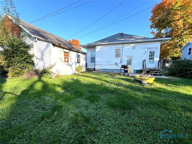 213 E Johnson St, Upper Sandusky, OH 43351 - back of house with a lawn