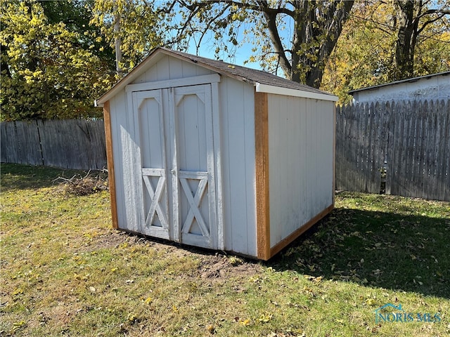 view of outbuilding featuring a lawn