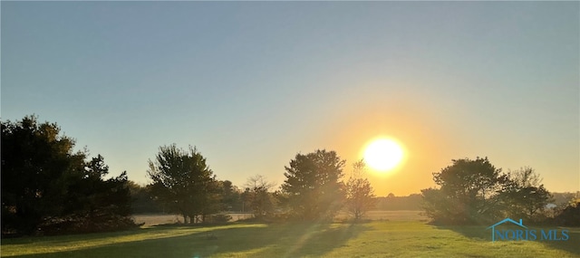 view of nature at dusk