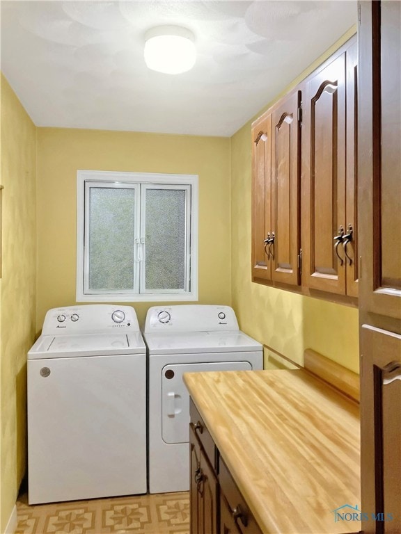 laundry room with cabinets and washing machine and dryer