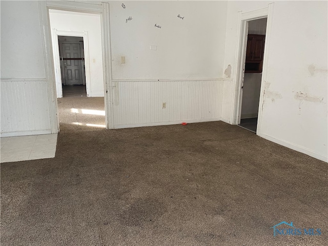 unfurnished room featuring carpet flooring