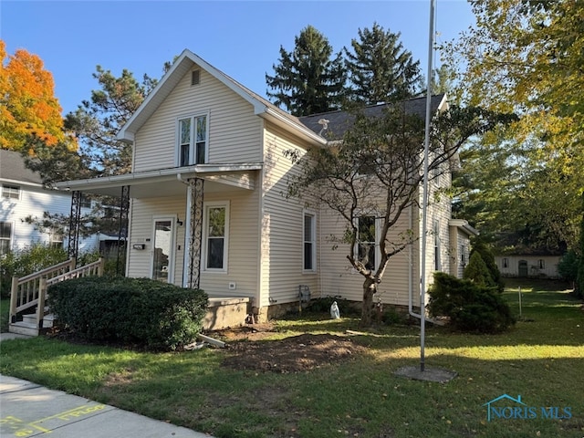 view of front of property with a front lawn