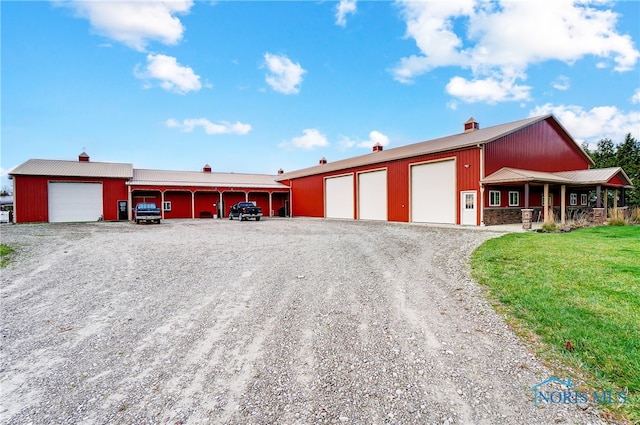 view of front facade with a garage