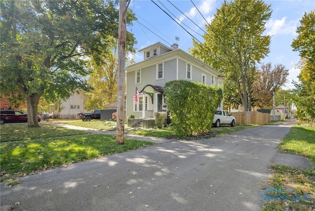 view of front of property with a front yard