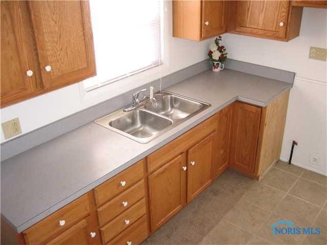 kitchen featuring sink