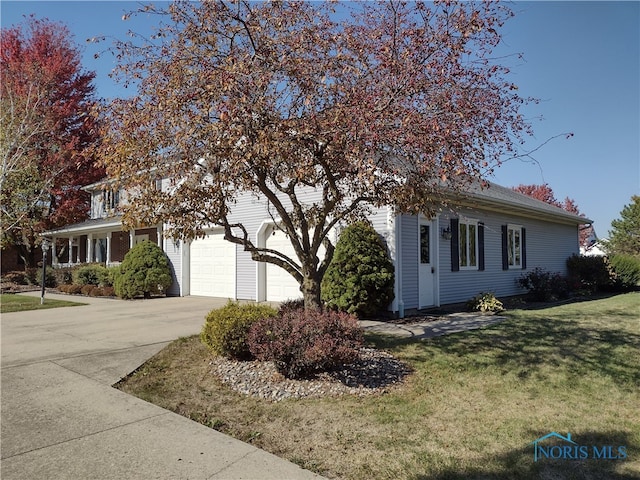 view of front facade featuring a front lawn and a garage