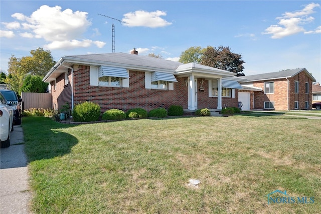 view of front of home featuring a front lawn