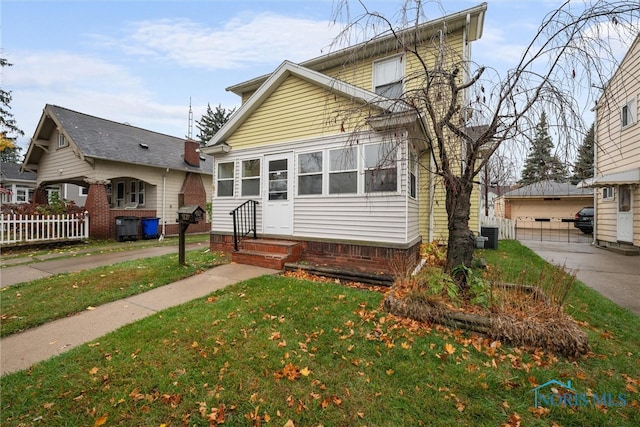 view of front of property with a front lawn