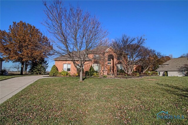 ranch-style house featuring a front lawn